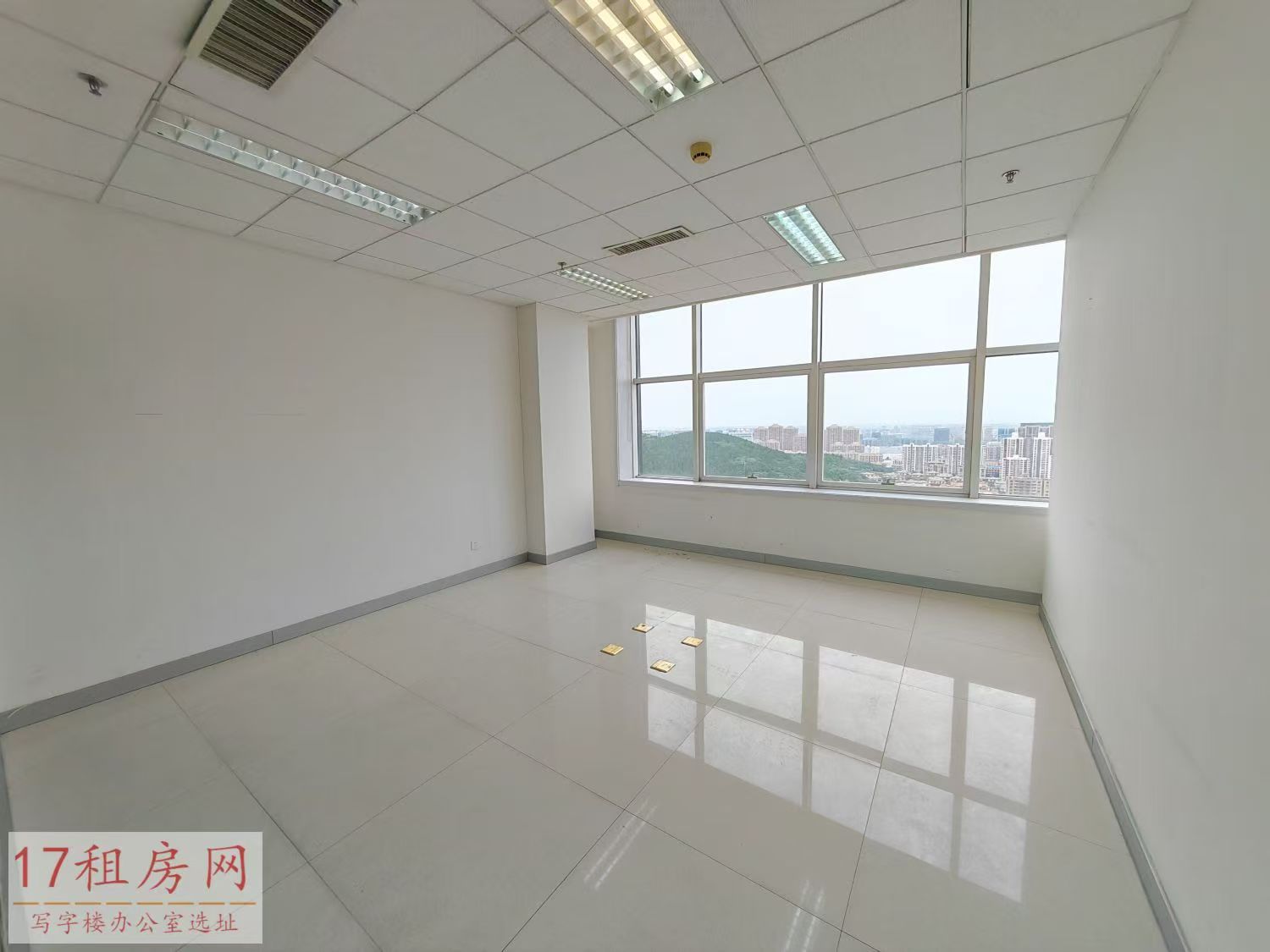 舜泰广场适合直播的房源（2）正对电梯间